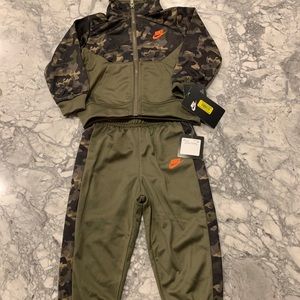 Nike Olive camo set